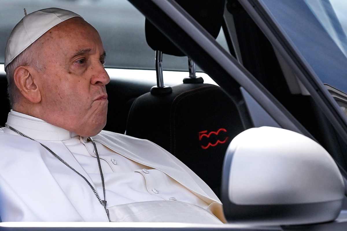 Le prime parole di Papa Francesco dopo essere uscito dal Policlinico