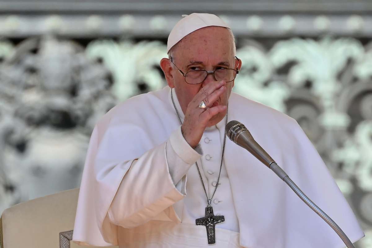 Twitter toglie spunta blu a Papa Francesco su Twitter