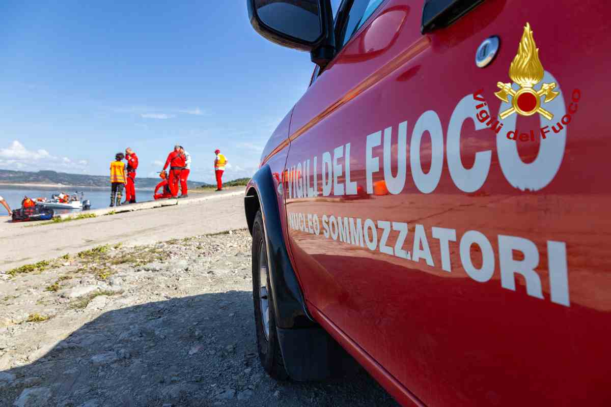 Auto finisce nel lago, morto un giovane