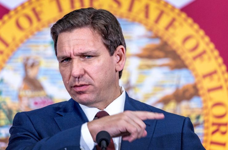 DeSantis fa il "Trump" della situazione