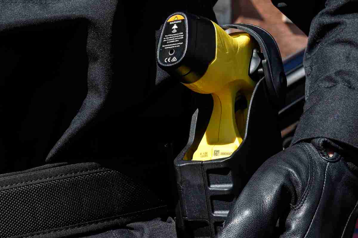 Taser utilizzato contro anziana donna