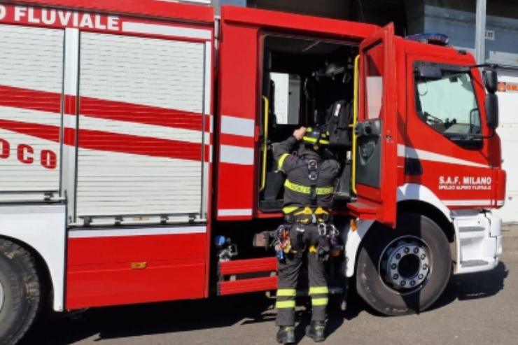 Incendio in un negozio a Milano