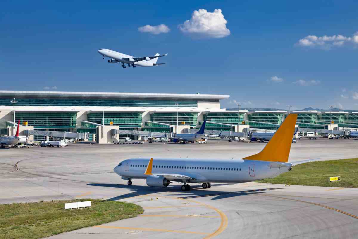 Morto uomo in aeroporto mentre lavorava in pista