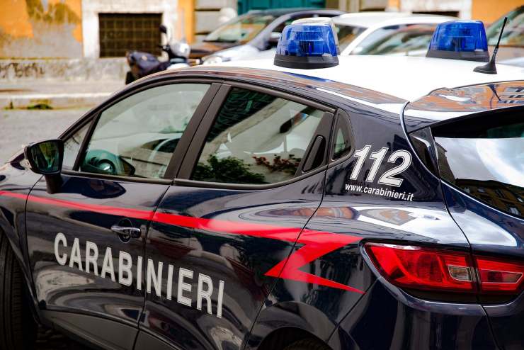 Bambino rimasto chiuso in auto per 30 minuti, salvato