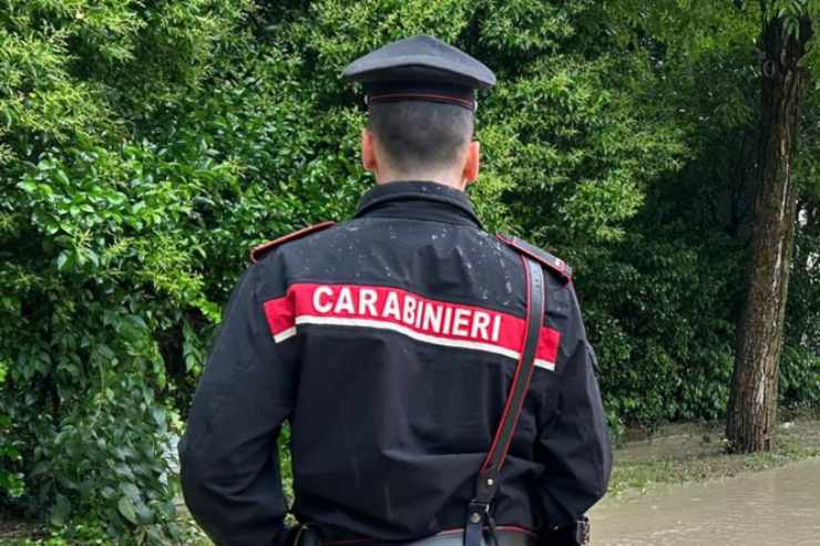 Spara alla sua ex e ferisce anche passante