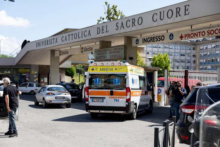 Neonato morto dopo caduta dalla culla