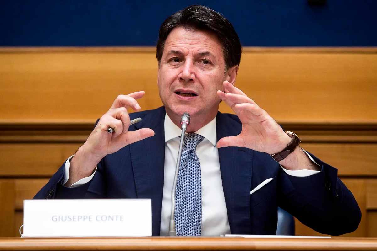 Giuseppe Conte alla Camera su sospensiva salario minimo