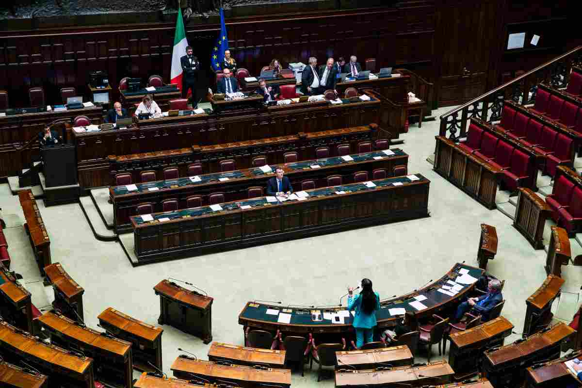 La maggioranza presenta sospensiva di 4 mesi