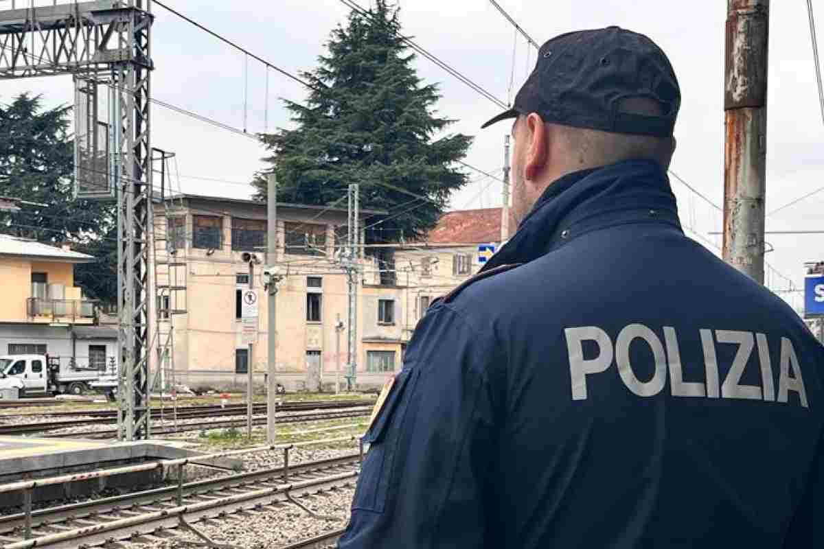 Accoltellate tre persone in un treno