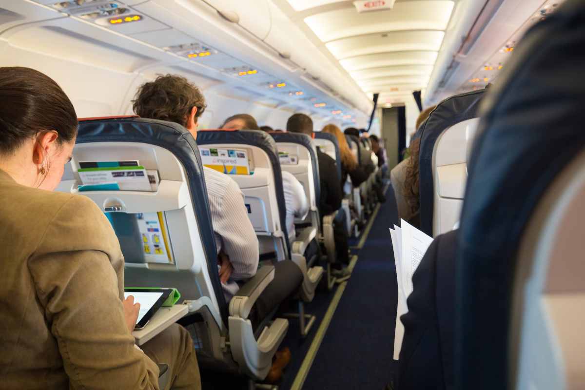 Studente pendolare in aereo