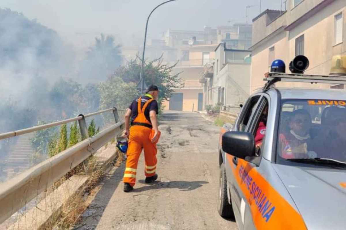 Ancora roghi in Puglia e Sardegna