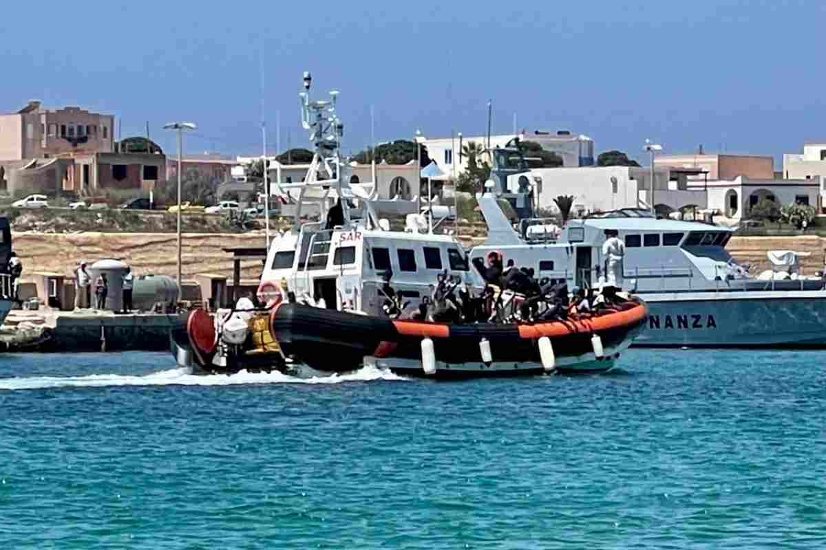 Lampedusa, barca con a bordo migranti