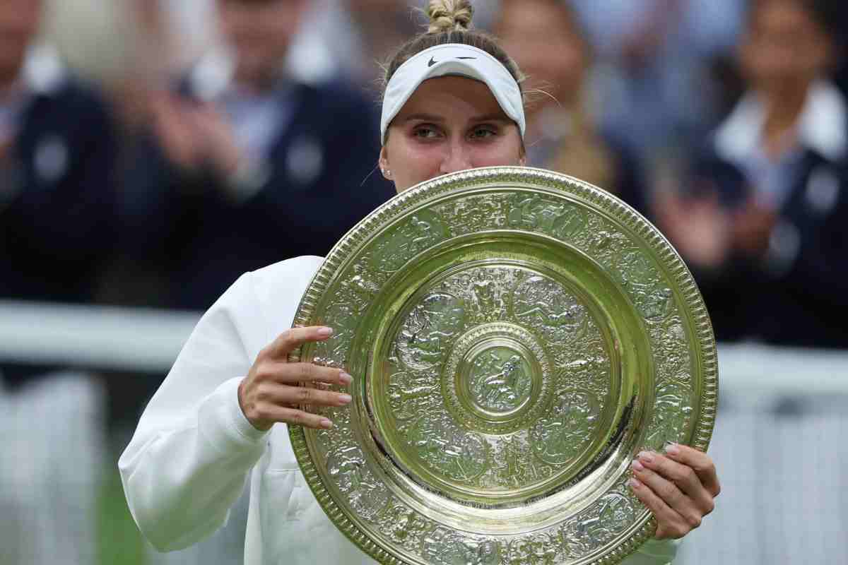 Vondrousova vince Wimbledon