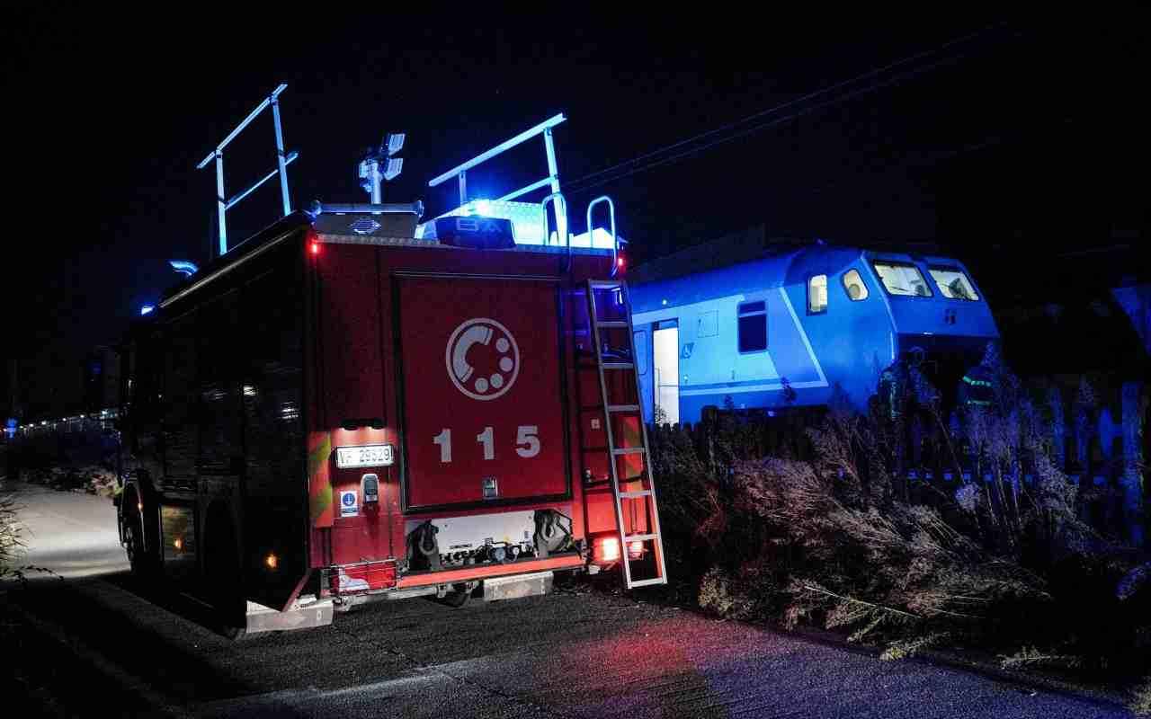 Strage operai, 5 operai travolti dal treno.