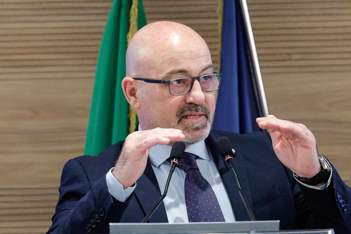 Guai per l'ex ministro