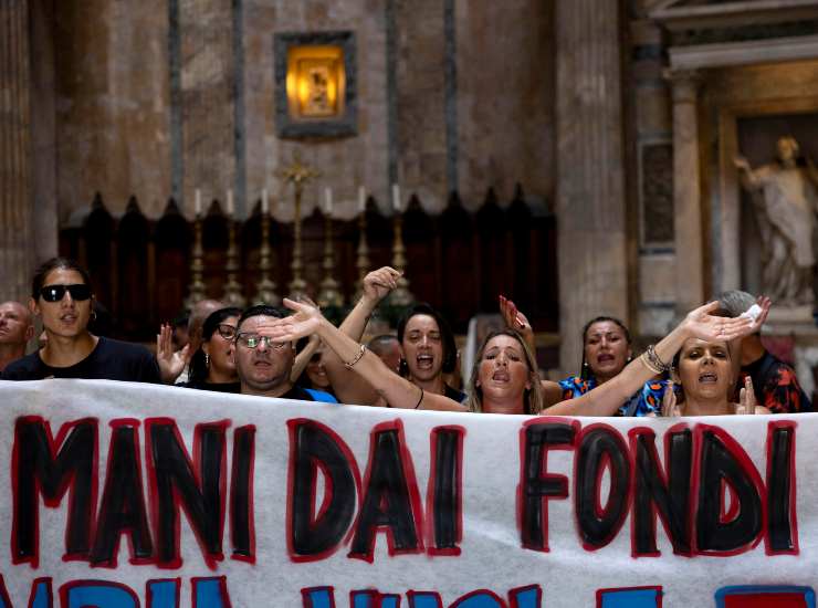 Protesta Pantheon Le Vele