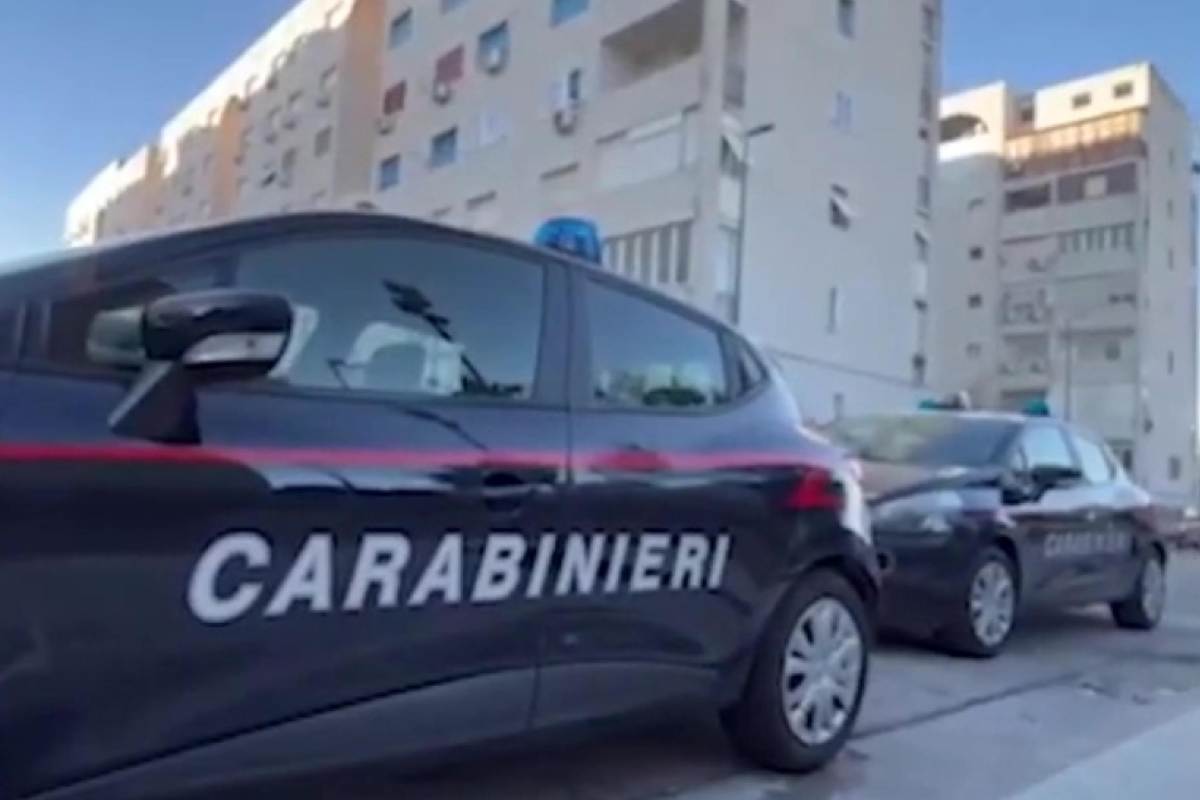 Blitz delle forze dell'ordine a Napoli