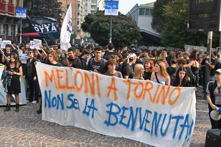 Scontri polizia e manifestanti