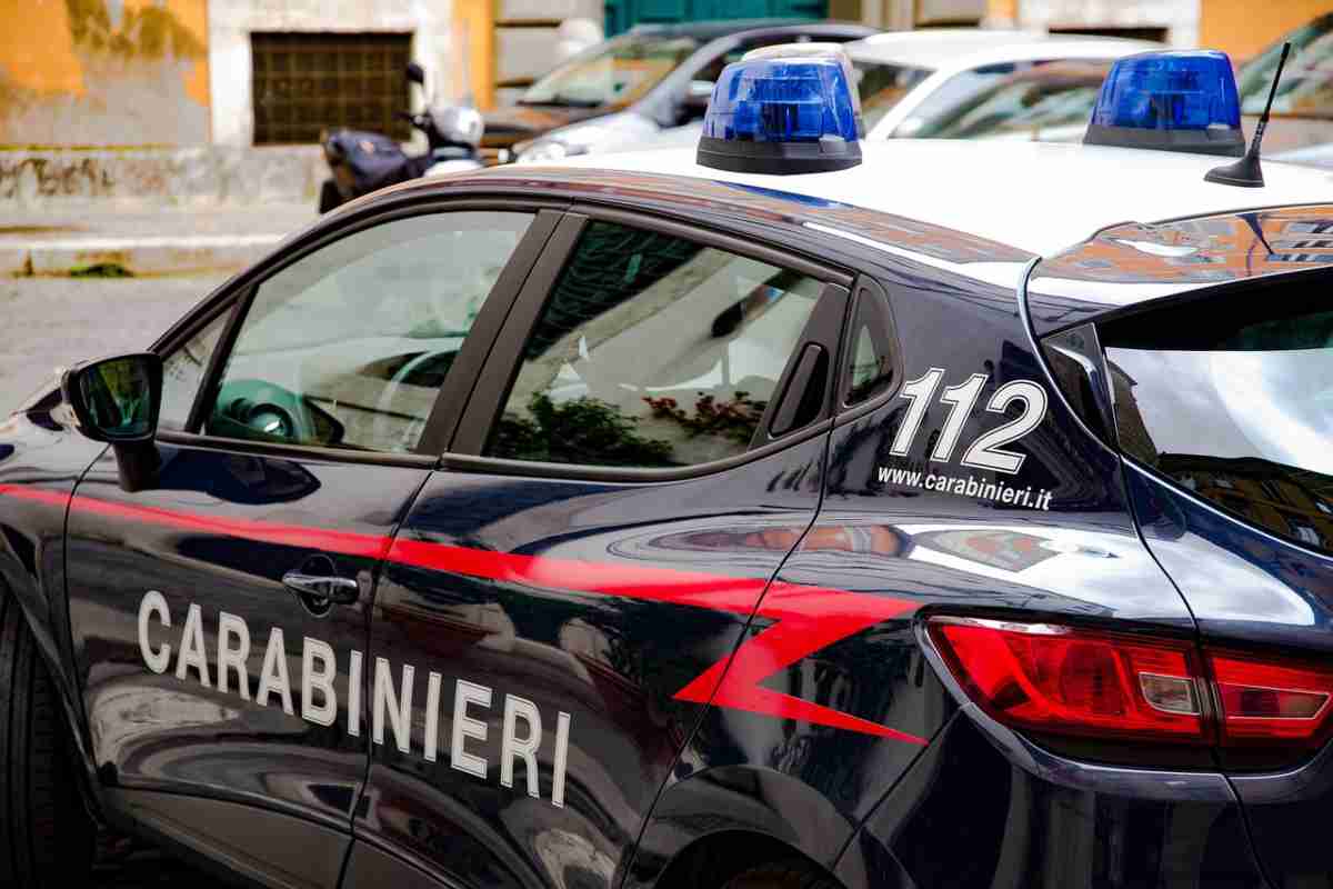 Uccide padre a coltellate