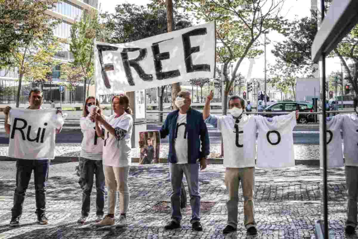 Rui Pinto, manifestazione fuori dal carcere