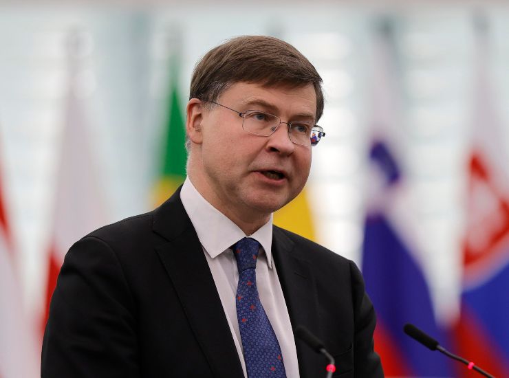 Intervista La Stampa Dombrovskis manovra