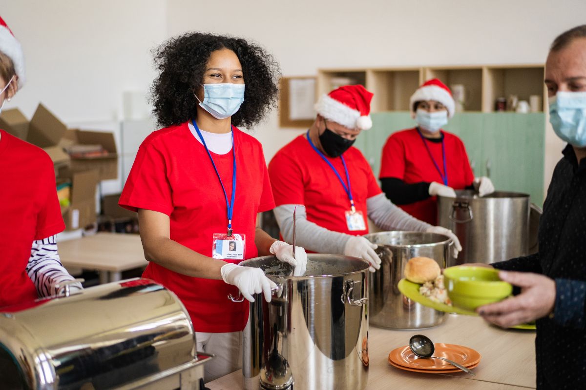 Natale e solidarietà: Olio toscano Igp e panettone gourmet al pranzo della Comunità di Sant'Egidio