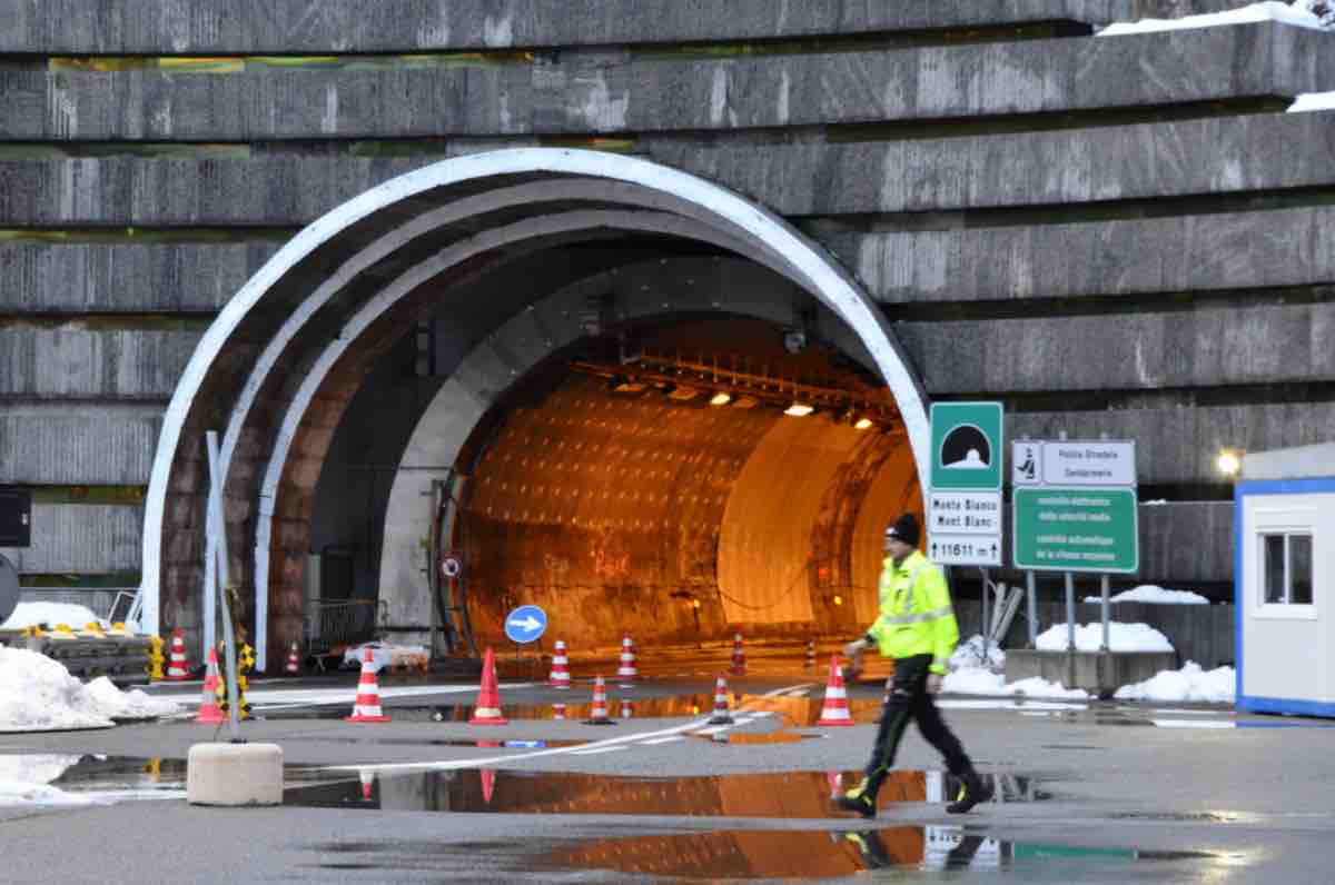 Giocatori impegnati a lavoro in Francia