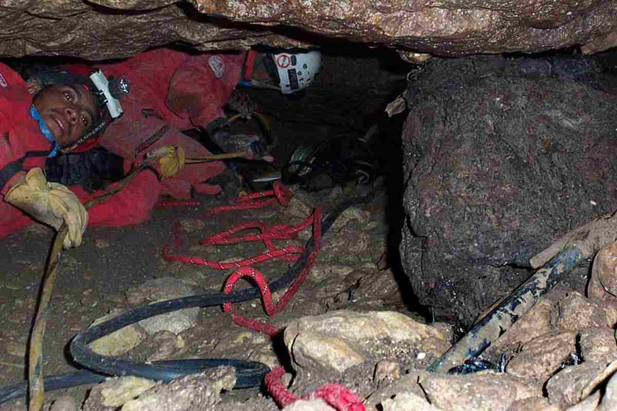 Una famiglia intera intrappolata in una grotta