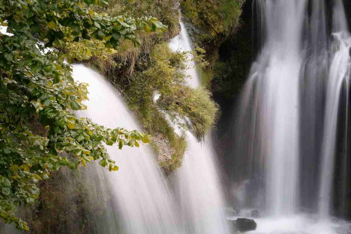 La cascata è meravigliosa, ma non naturale: i turisti scoprono il trucco