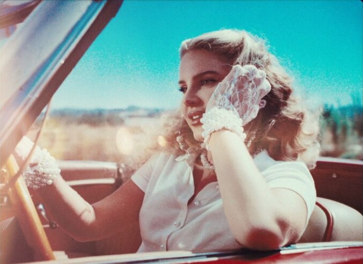 Lana Del Rey in un video "vestita anni 60"