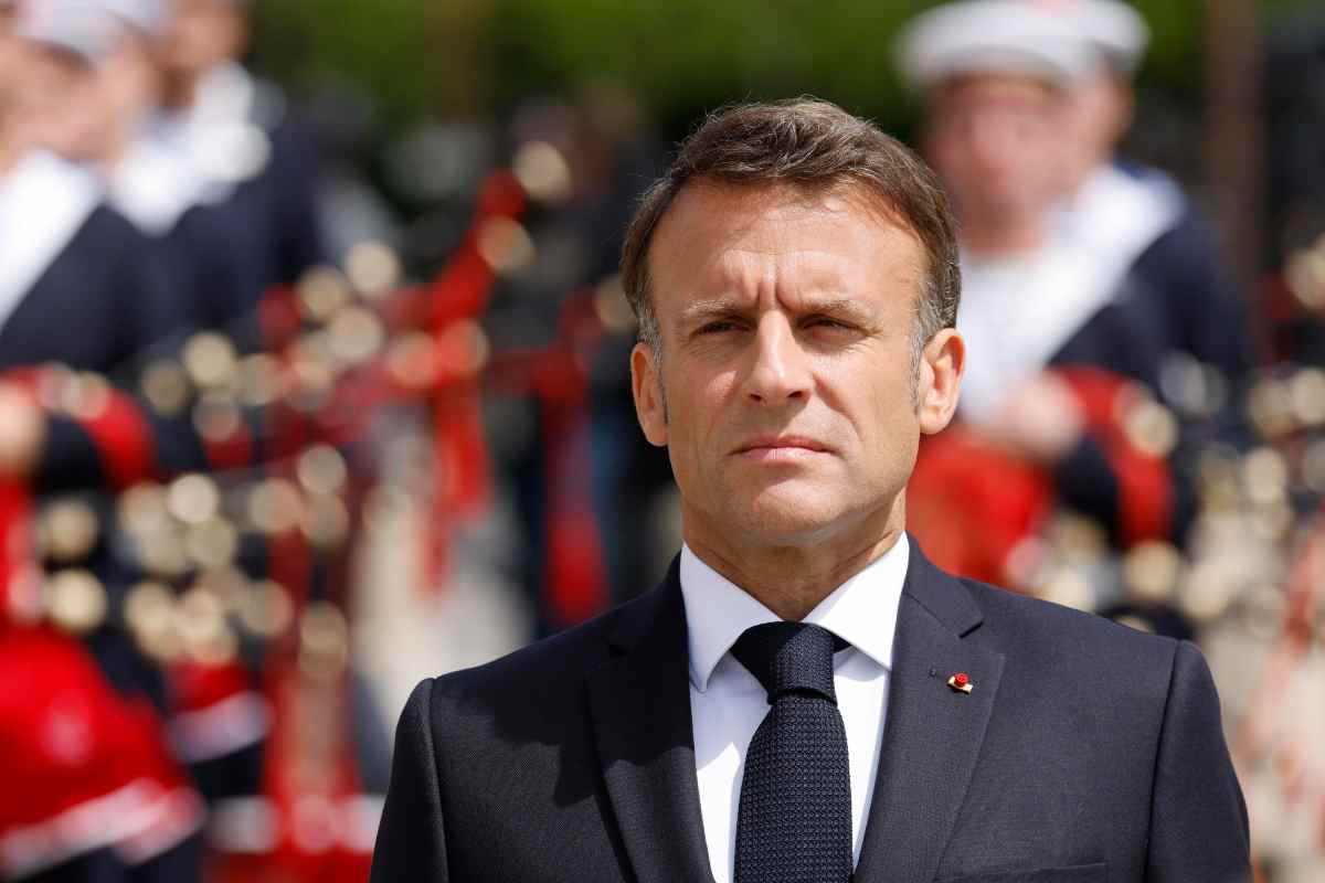 Esclusiva Natalizia flop Macron Europee