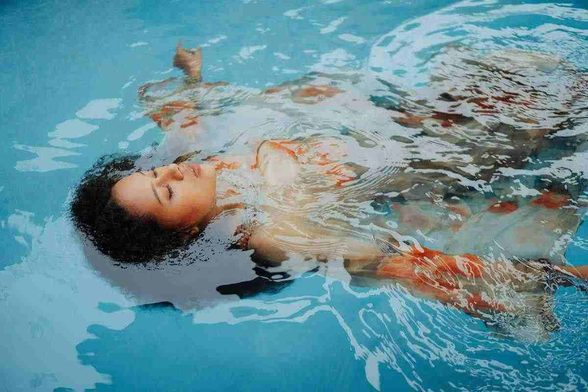 Piscina capelli evitare i danni cloro