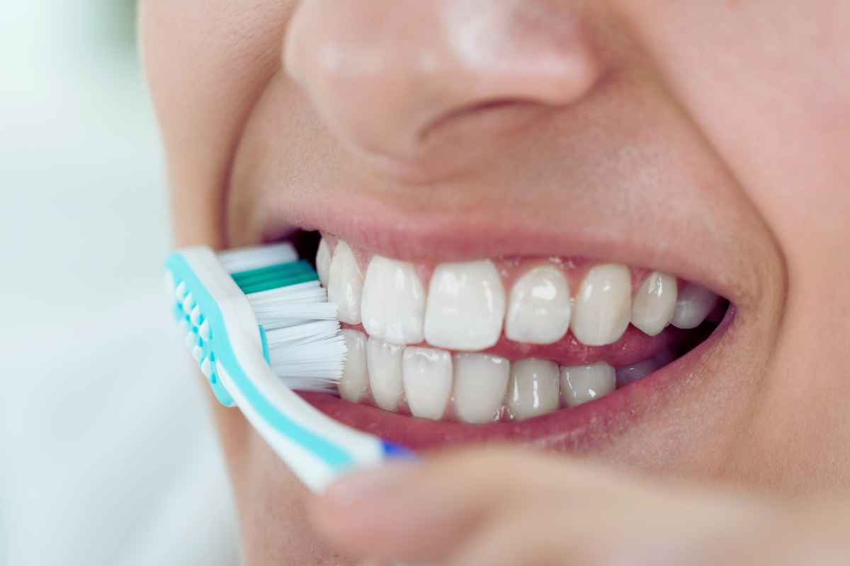 Pulizia dei denti attenzione errore rischio