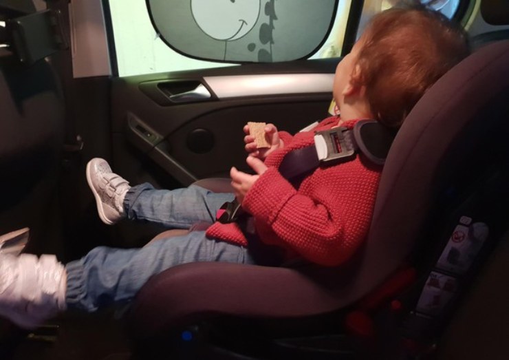 Bambini lasciati in auto