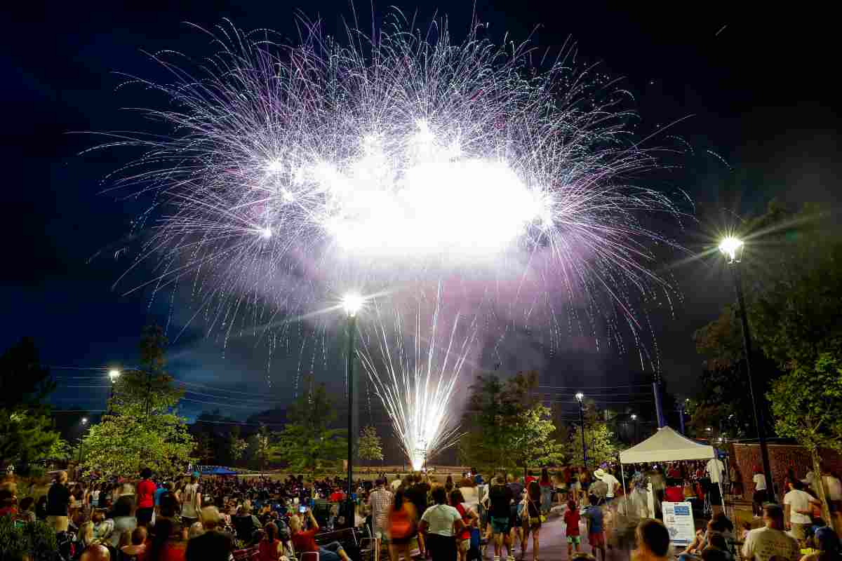 Esplode fabbrica di fuochi d’artificio: un morto e due dispersi