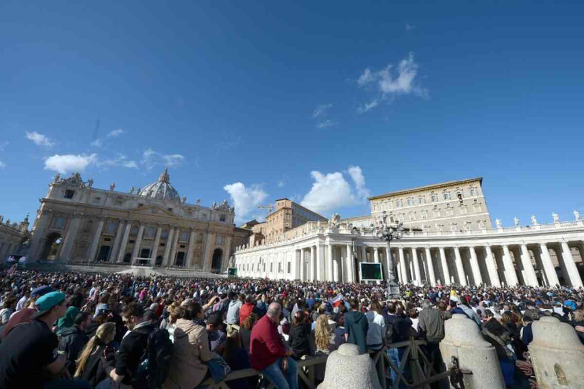 Niente piercing, tatuaggi e convivenze per i dipendenti del Vaticano