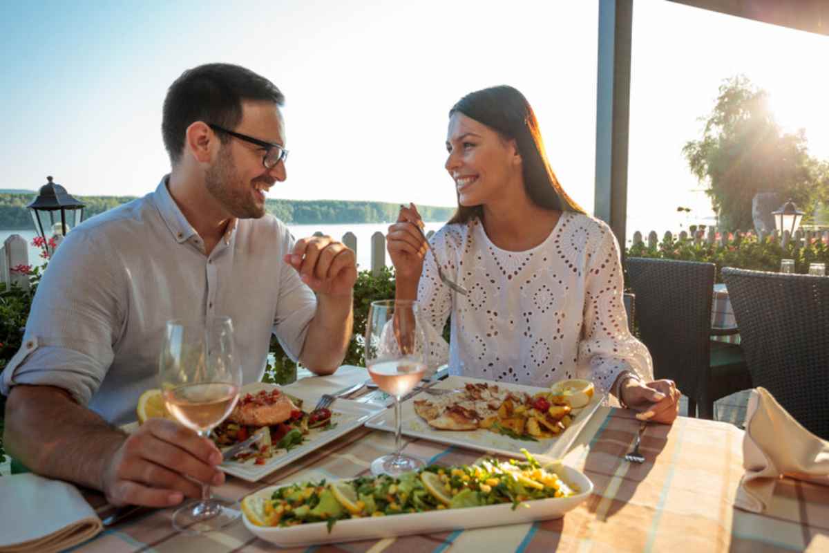 Consumi: gli italiani spendono 1 euro su 3 per mangiare fuori casa