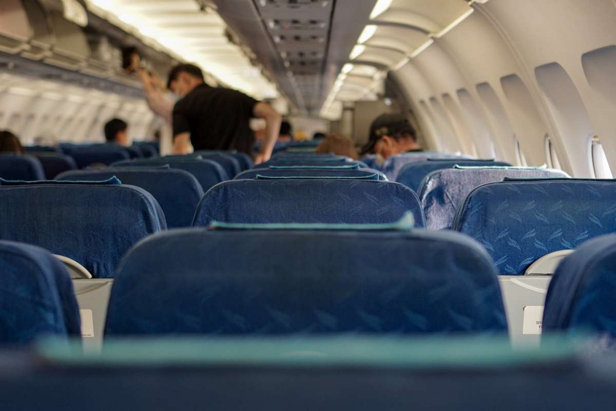 Dodici passeggeri si sentono male in volo: aereo costretto ad atterrare