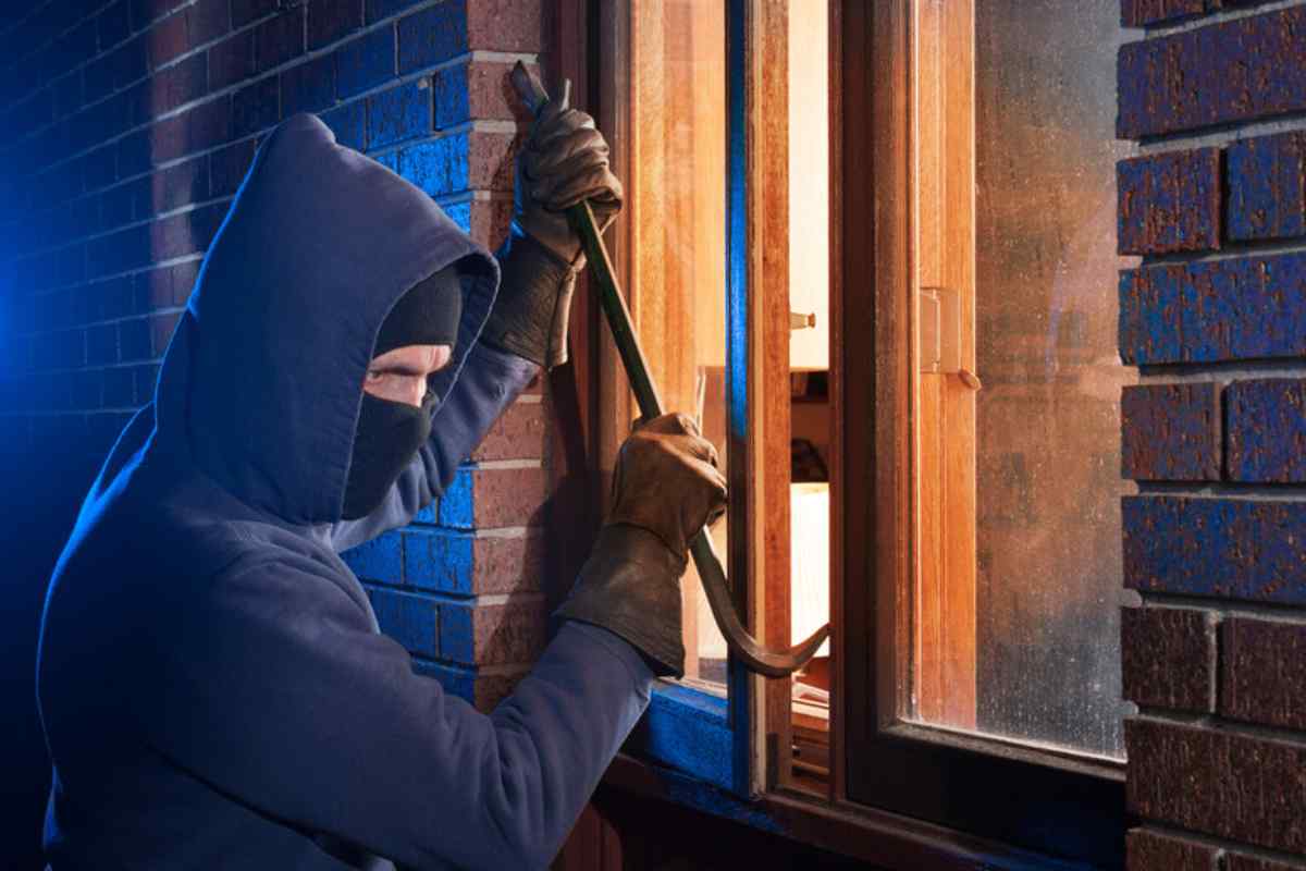 Estate, tornano i furti in abitazione: ecco i consigli per scongiurarli