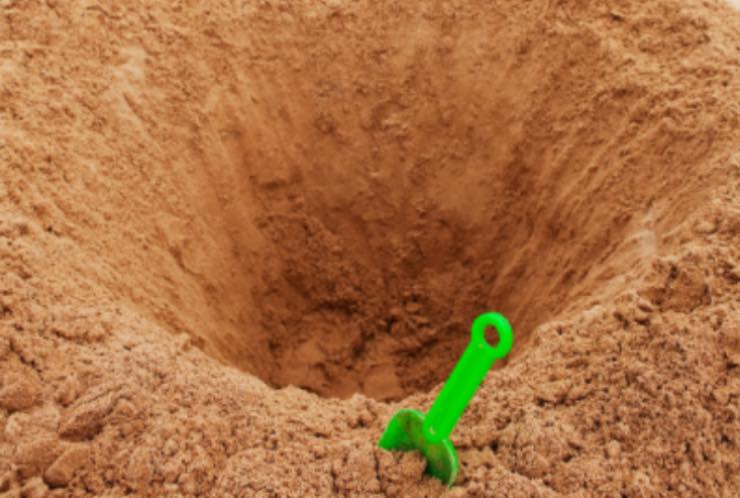 Buche in spiaggia? Può essere pericoloso