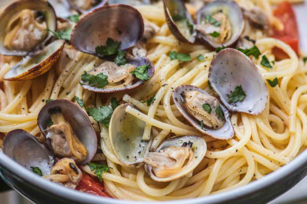 Spurgare le vongole, il metodo infallibile