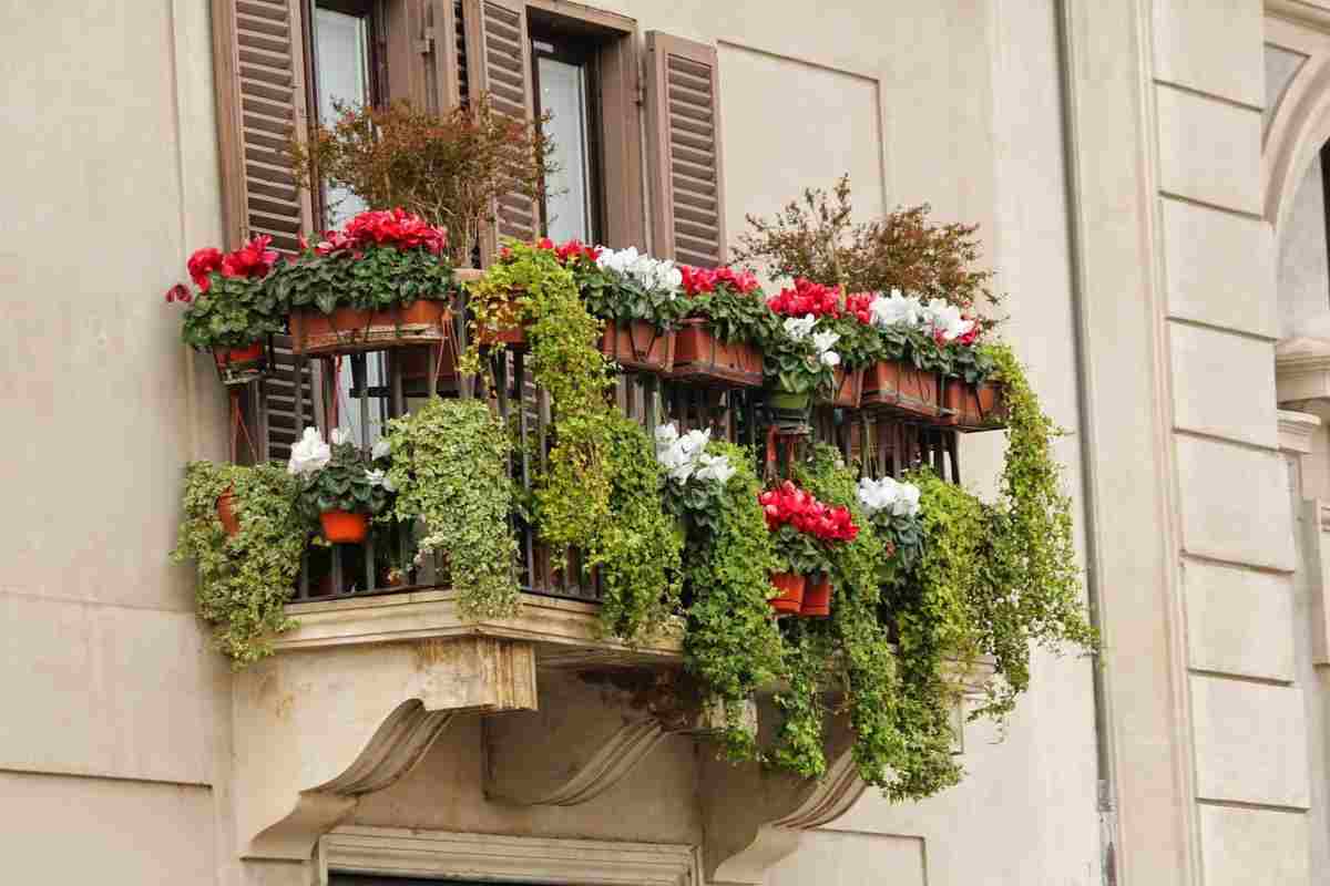 Bambino cade dalla finestra, è grave: indagini della polizia in corso