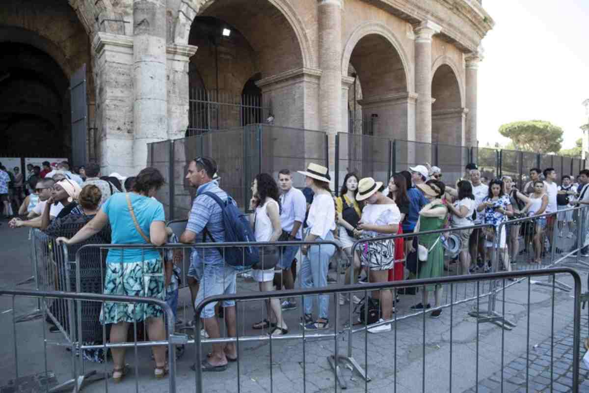 Caldo, troppi turisti in pronto soccorso: 'rischiose le file ai musei'