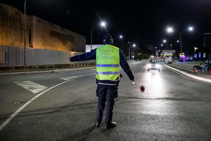 Targhe contraffatte e violazioni del CdS