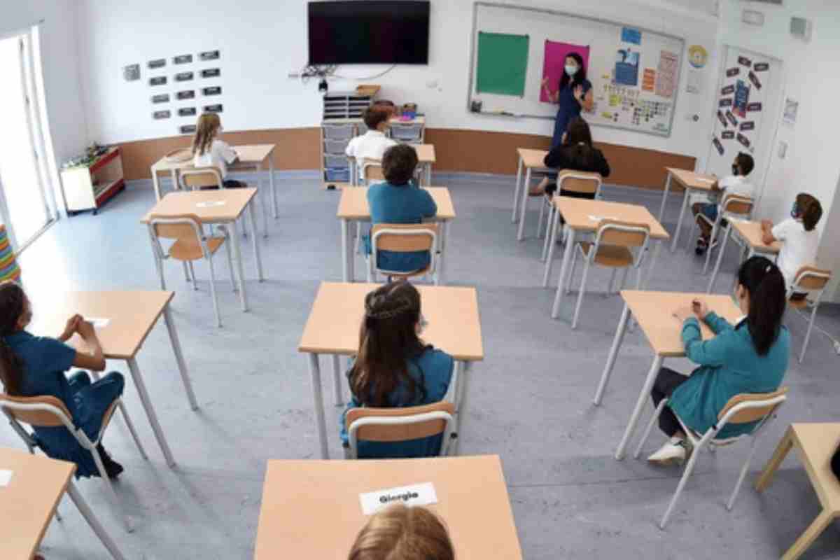 Ripartono le classi e subito il pensiero ai docenti