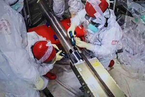 Un robot in missione nella centrale nucleare di Fukushima