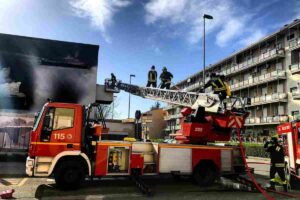 Chiama i vigili del fuoco per un incendio: ma una volta sul posto, la sorpresa