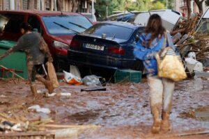 Il giorno dopo le alluvioni che hanno colpito la Spagna