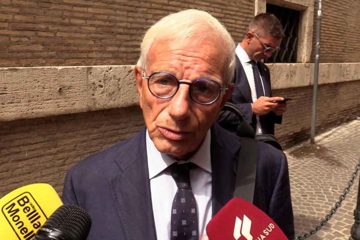 L’ex Ministro, assistito dall’avvocato Silverio Sica, ha accusato l’imprenditrice di tentata estorsione