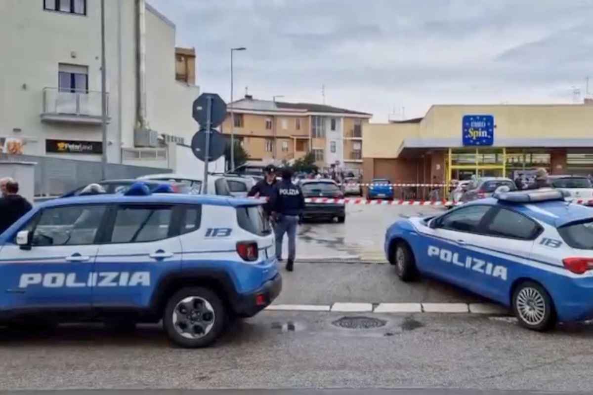 Il 18 ottobre Mario Furio, nonostante avesse il divieto di avvicinamento ed il braccialetto elettronico, ha atteso la moglie Celeste Palmieri all’esterno di un supermercato e le ha sparato